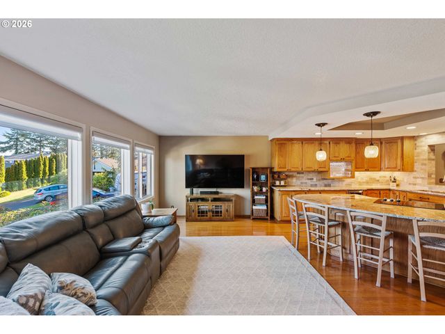 2058 Cedar Ct, North Bend, OR 97459