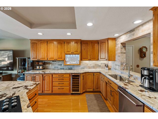 2058 Cedar Ct, North Bend, OR 97459