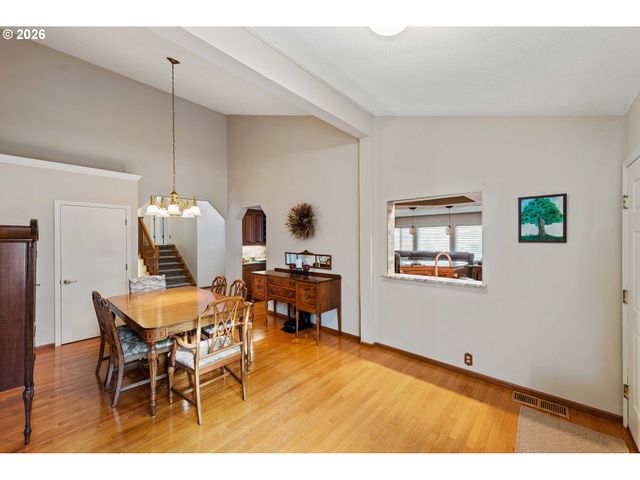 2058 Cedar Ct, North Bend, OR 97459