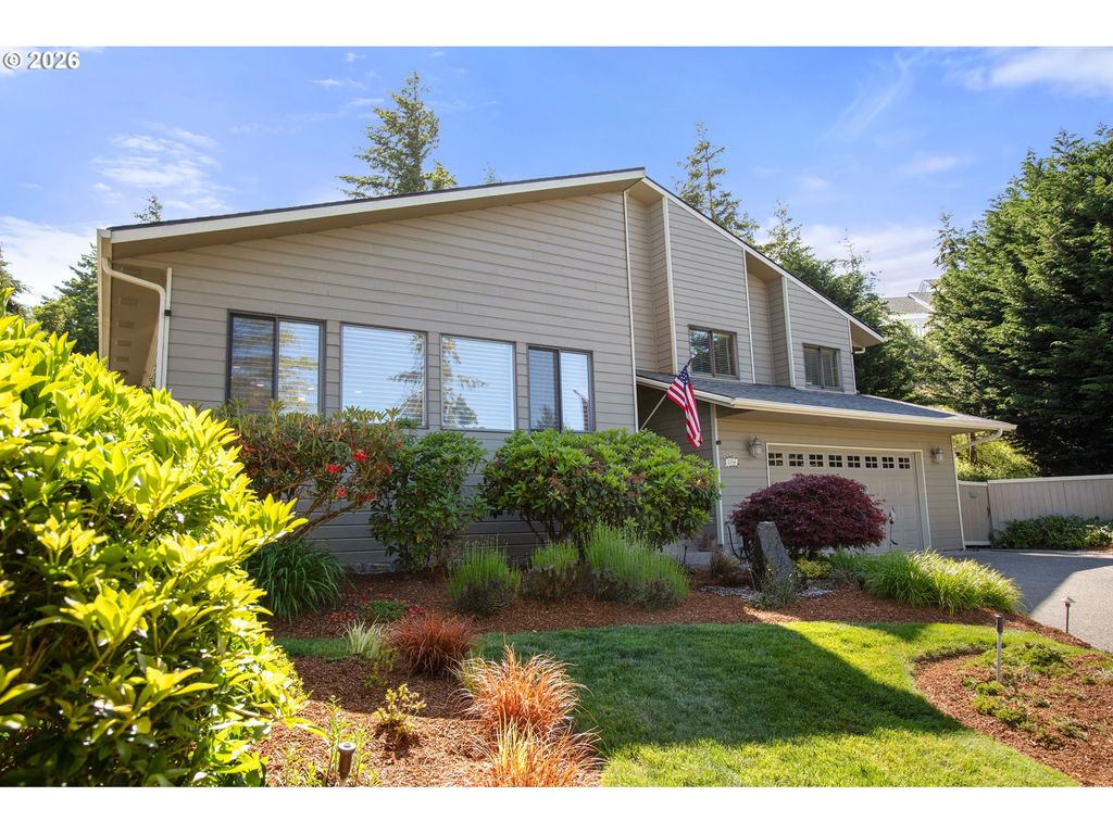 2058 Cedar Ct, North Bend, OR 97459