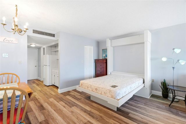 4725 COVE CIRCLE 306, St Petersburg, FL 33708