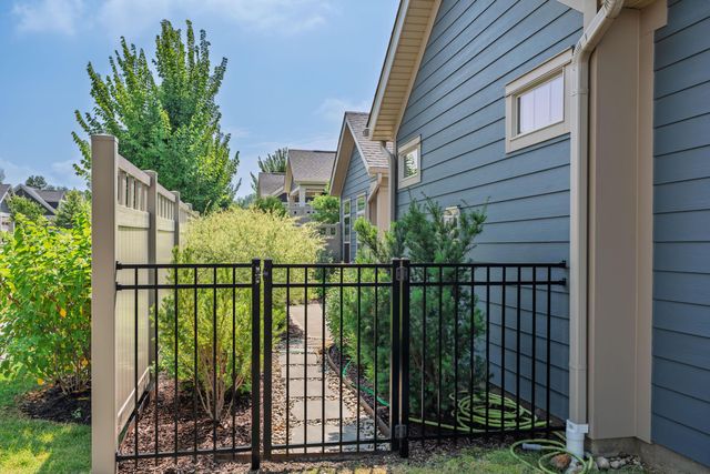6188 Deer Cliff Road, Dublin, OH 43017