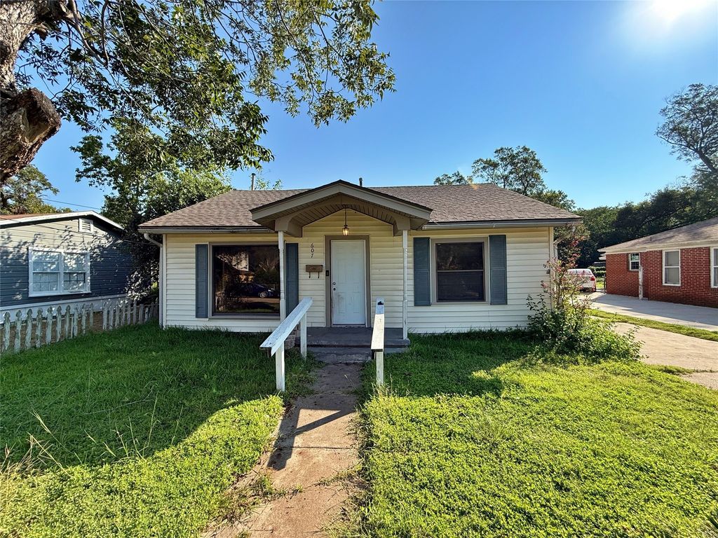 607 La Clede Street, Bellmead, TX 76705