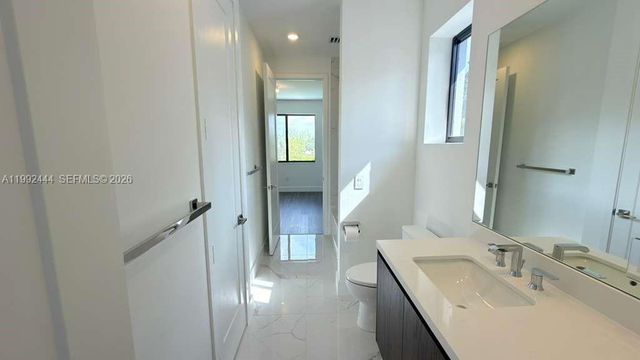 19708 NE 14th Avenue, Miami, FL 33179