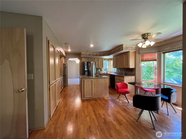 22421 100th Avenue SE, Kent, WA 98031