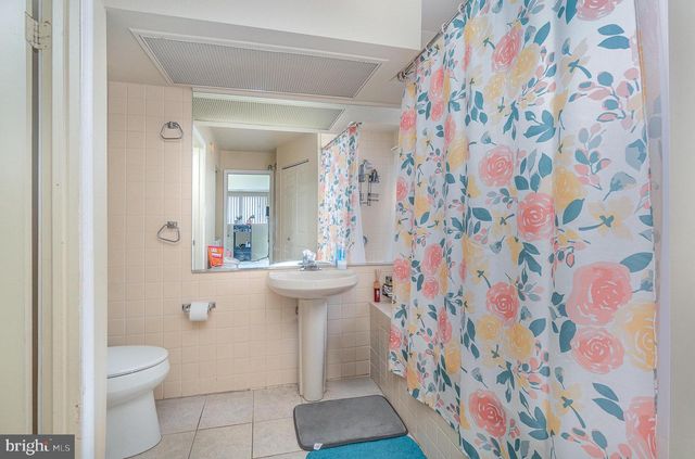 680 GENEVA DR #7, Mechanicsburg, PA 17055