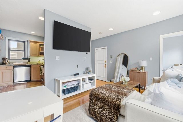 16 Foster St 7, Boston, MA 02109