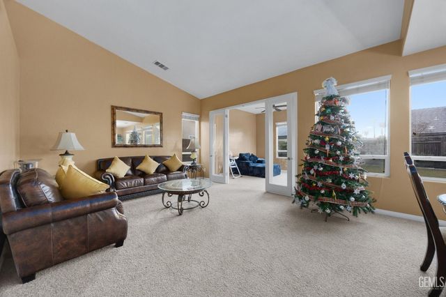 5213 Shoreview Villa Court, Bakersfield, CA 93311