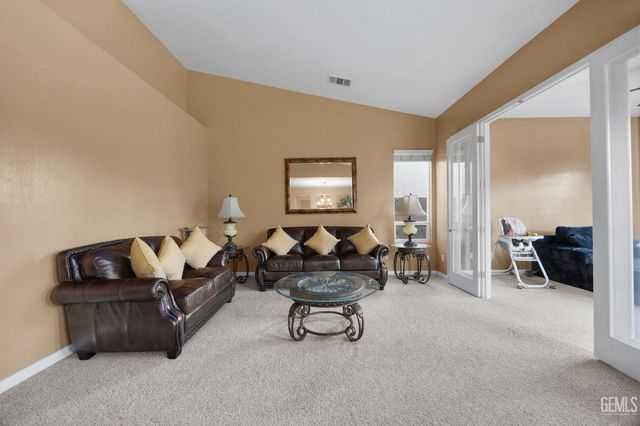 5213 Shoreview Villa Court, Bakersfield, CA 93311