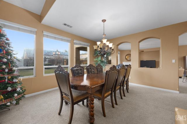 5213 Shoreview Villa Court, Bakersfield, CA 93311