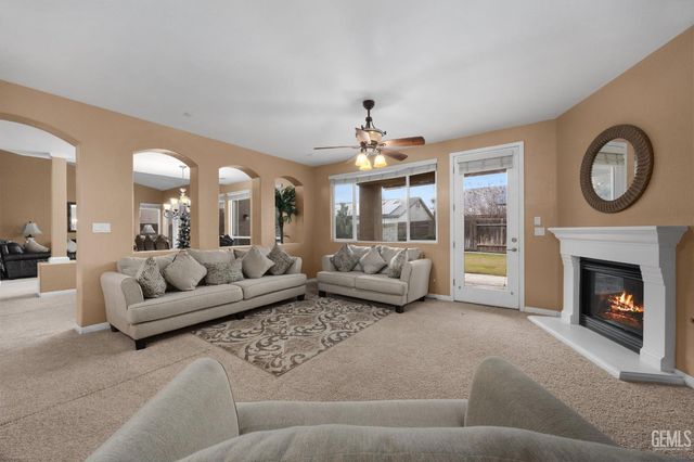 5213 Shoreview Villa Court, Bakersfield, CA 93311