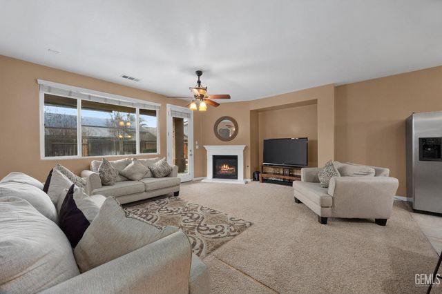 5213 Shoreview Villa Court, Bakersfield, CA 93311