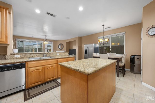 5213 Shoreview Villa Court, Bakersfield, CA 93311