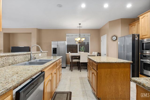 5213 Shoreview Villa Court, Bakersfield, CA 93311