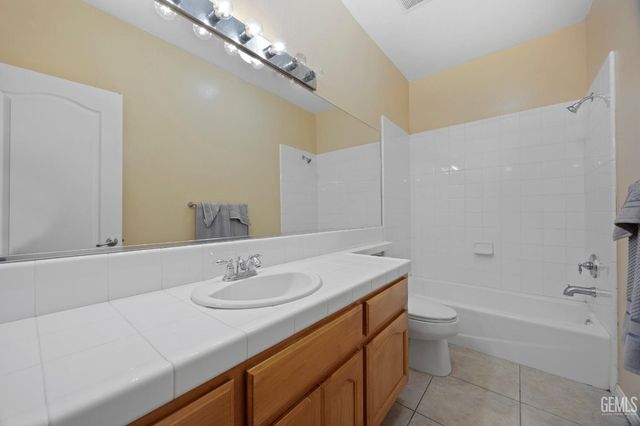 5213 Shoreview Villa Court, Bakersfield, CA 93311