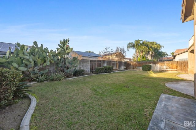 5213 Shoreview Villa Court, Bakersfield, CA 93311