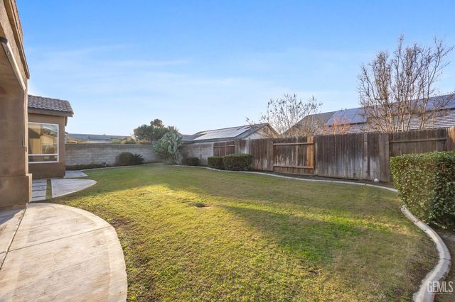 5213 Shoreview Villa Court, Bakersfield, CA 93311