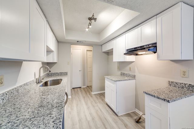 9743 Cylburn, Converse, TX 78109