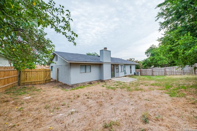 9743 Cylburn, Converse, TX 78109