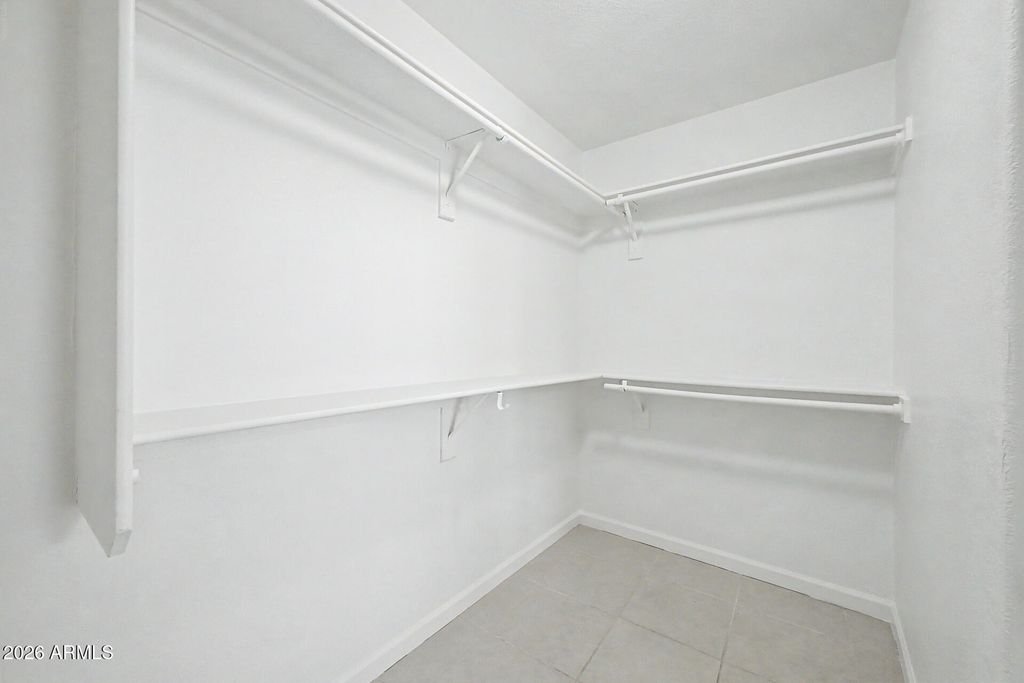 Image 17 of property listing at 8949 W HUBBELL Street, Phoenix, AZ 85037