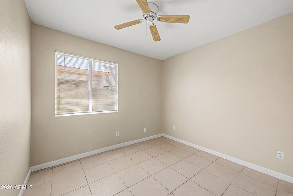 Image 18 of property listing at 8949 W HUBBELL Street, Phoenix, AZ 85037