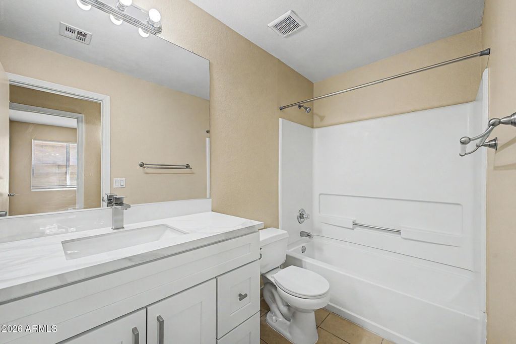 Image 20 of property listing at 8949 W HUBBELL Street, Phoenix, AZ 85037