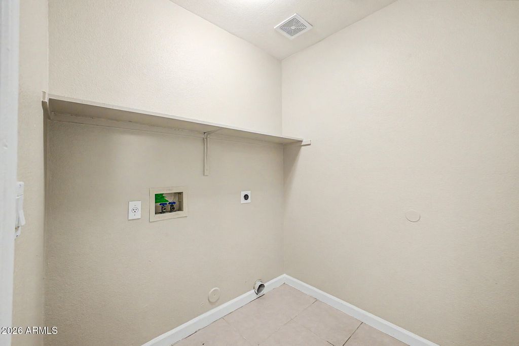 Image 23 of property listing at 8949 W HUBBELL Street, Phoenix, AZ 85037