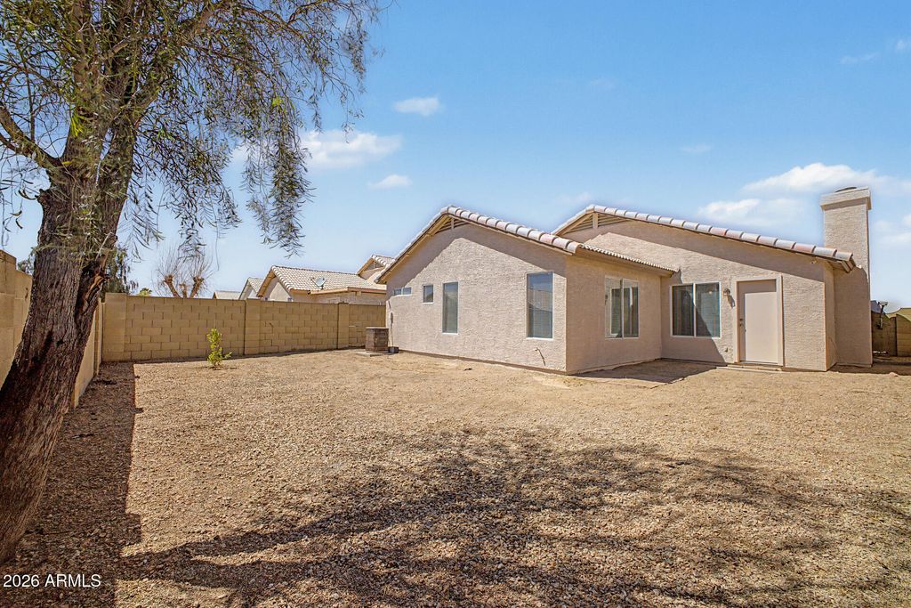 Image 24 of property listing at 8949 W HUBBELL Street, Phoenix, AZ 85037