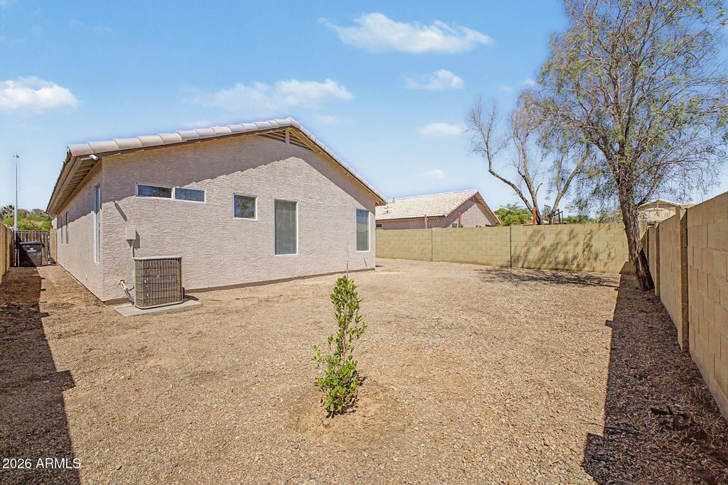 Image 27 of property listing at 8949 W HUBBELL Street, Phoenix, AZ 85037