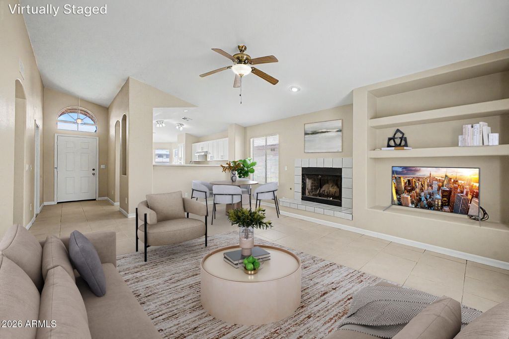 Image 6 of property listing at 8949 W HUBBELL Street, Phoenix, AZ 85037