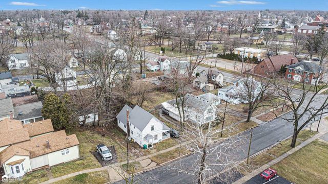 512 Bradley Street, Owosso, MI 48867