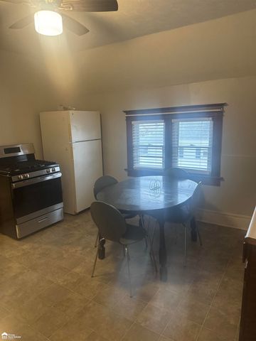 512 Bradley Street, Owosso, MI 48867