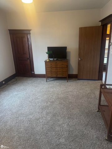 512 Bradley Street, Owosso, MI 48867