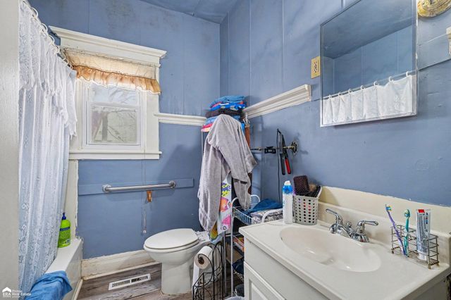 512 Bradley Street, Owosso, MI 48867