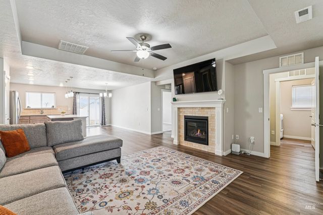 10293 Longtail Dr., Nampa, ID 83687