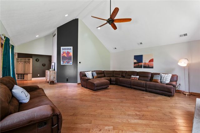 235 Ewing Rd, Collier Twp, PA 15106