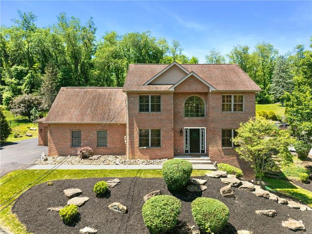 235 Ewing Rd, Collier Twp, PA 15106