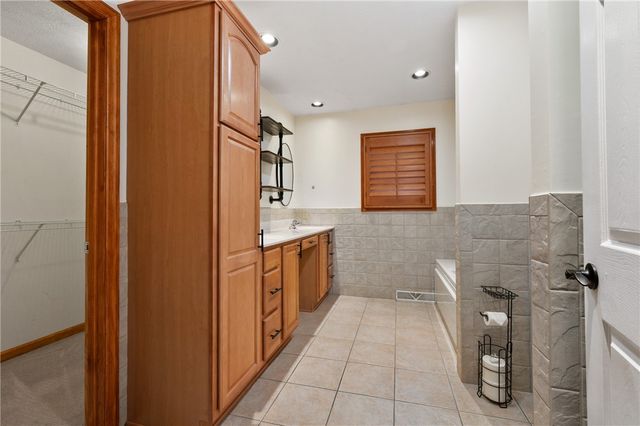 235 Ewing Rd, Collier Twp, PA 15106