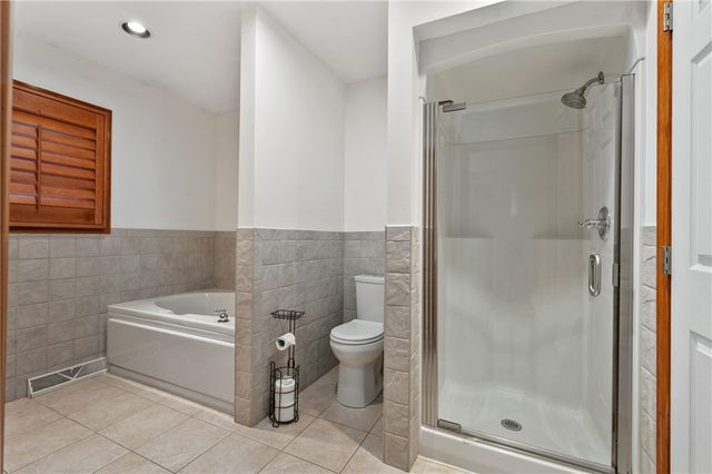 235 Ewing Rd, Collier Twp, PA 15106