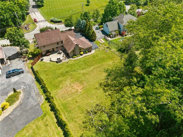 235 Ewing Rd, Collier Twp, PA 15106