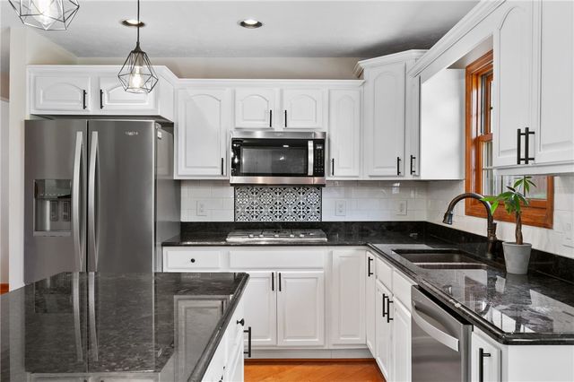 235 Ewing Rd, Collier Twp, PA 15106