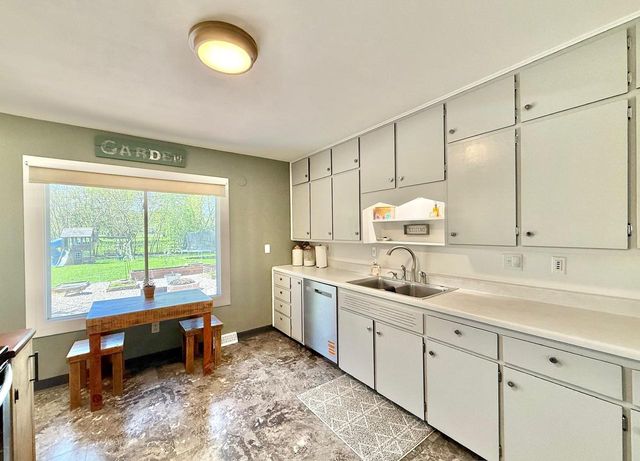 2512 Sunshine Lane, Beloit, WI 53511