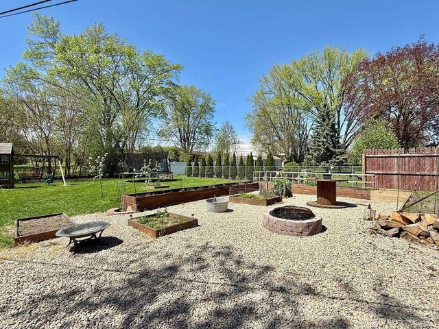 2512 Sunshine Lane, Beloit, WI 53511