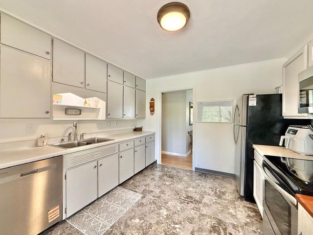 2512 Sunshine Lane, Beloit, WI 53511