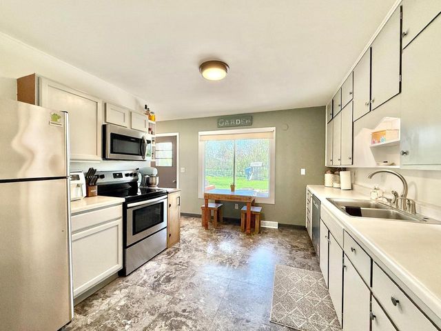 2512 Sunshine Lane, Beloit, WI 53511