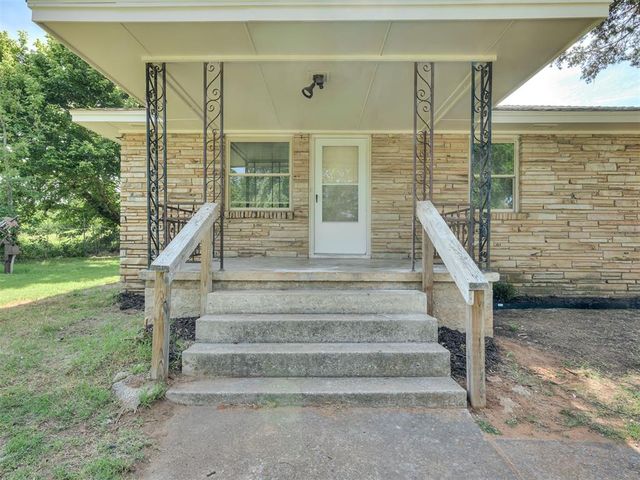 240 N Bobby Mankin Drive, Choctaw, OK 73020
