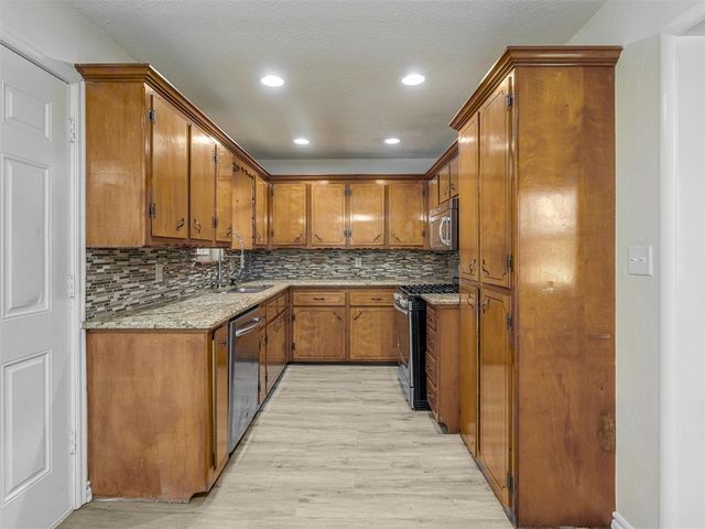 240 N Bobby Mankin Drive, Choctaw, OK 73020