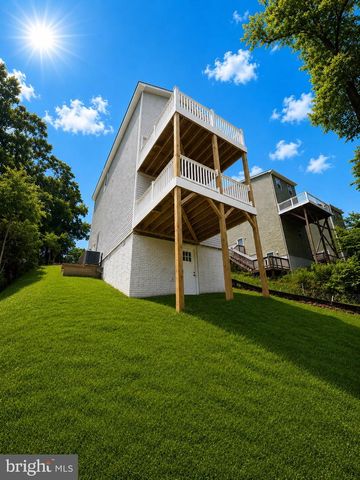 1194 HOLLY ST, Fredericksburg, VA 22405