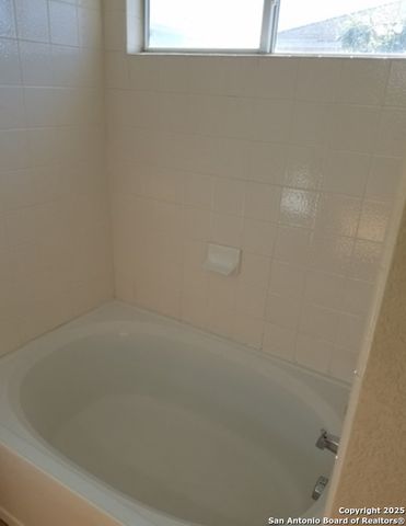 8130 Sandbar Pt, San Antonio, TX 78254