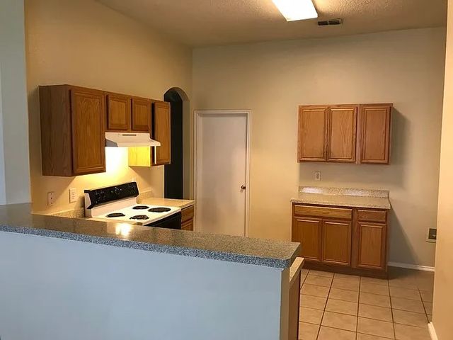 516 Ashdale Drive, Fort Worth, TX 76140